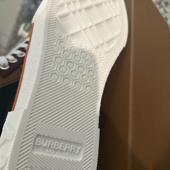 Burberry
Kai Check Low-Top Sneakers (39/9) - Picture 7 of 13